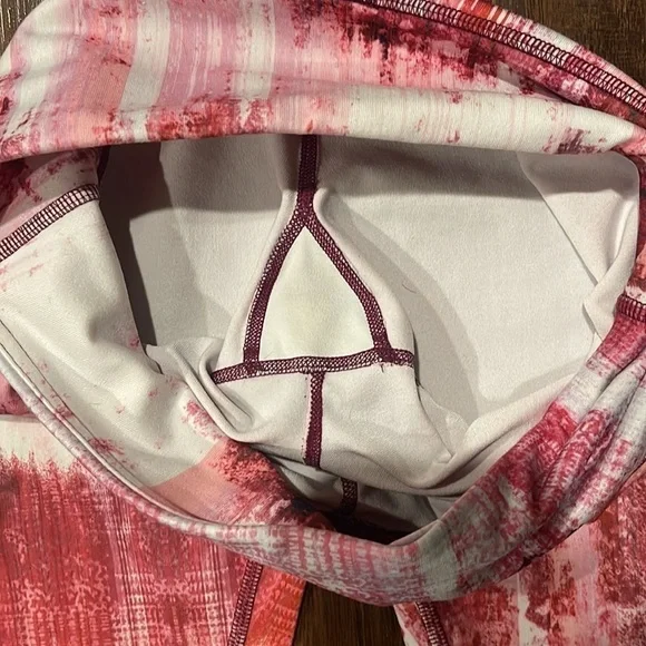 Alo Yoga Airbrush Leggings in Desert Sunset - Picture 8 of 9